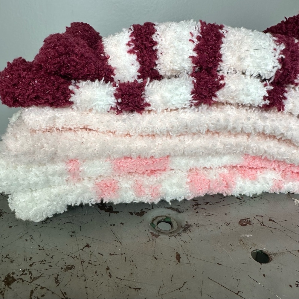 Cuddl Duds Plushfill Lounge Socks in Pink and White 3 Pair - Picture 6 of 7